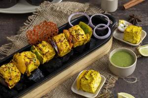 Lehsuni Paneer Tikka