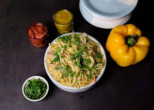 Veg Hakka Noodles