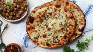 Chole Kulche Pudina [2 Pieces]