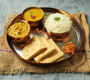 Desi Chole Full Meal