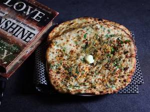 Onion Kulcha (1 Pc)