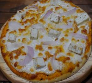 Paneer and onion pizza