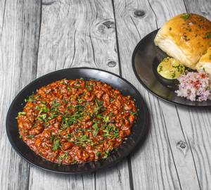 Mutton Keema Pav Malvani Style (Spicy)                        
