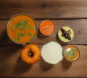 1 Idli with 1 Vada with Sambar