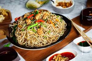 Hakka Noodles Chicken