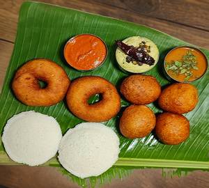 Idly Vada + Mysore Bajji