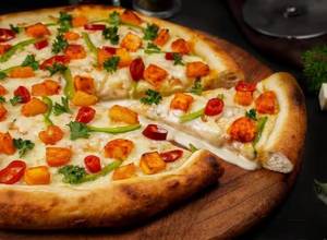Tomato & Sweet Corn Pizza