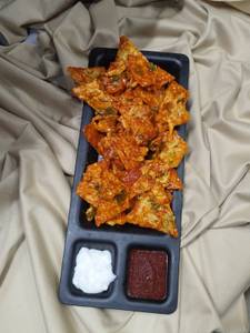 Schezwan nachos                                                                                                                               