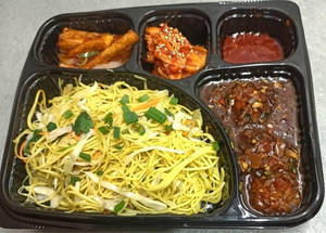 Veg Manchurian Bento Box With Noodle