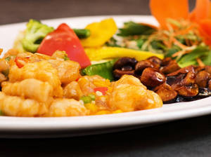 Mixed Sea Food Platter With White Garlic