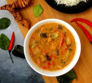 Veg Thai Red Curry With Steam Rice