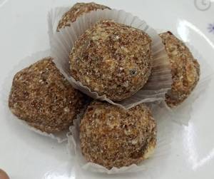 Sp. Makhana Dates Ladoo ( 250 Grams )