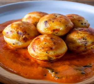 Spicy kuzhi Paniyaram ( 7 nos ) sambar Chutni