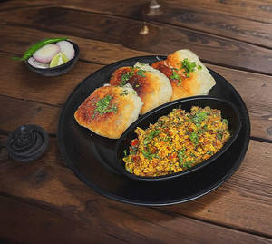 Egg Bhurji With 3 Pavs