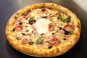 Smoked Ham Pepperoni  & Mushroom with Bulls Eye Egg Pizza