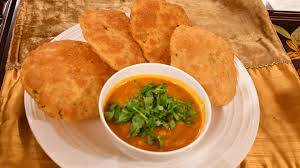 4 Poori With Aloo Sabji And Pickle