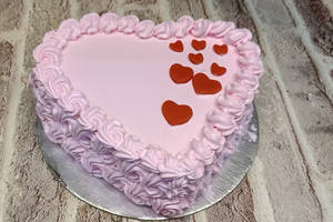 Strawberry Heart Cake [450 Grams]
