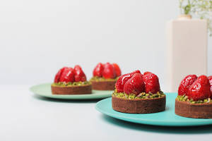 Chocolate Strawberry Tart (1 Pc)