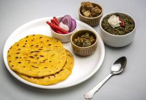 Sarson Ka Saag with 2 Makka Ki Roti