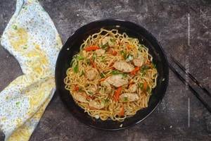 Schezwan Chicken Noodles