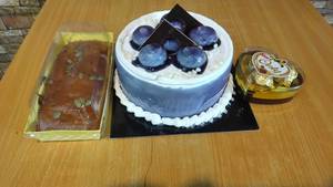 500 Grams Blueberry Cake+250 Gram Plum Cake+38 Grams Delicious Chocolate Combo