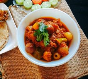 Aloo pyaz paneer with 2 bejad ki roti