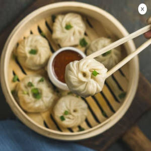 Veg Momos (Steamed) [8 Pieces]