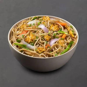 Egg Hakka Noodles