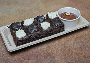 Dark And White Fudgy Brownie Bites With Dip