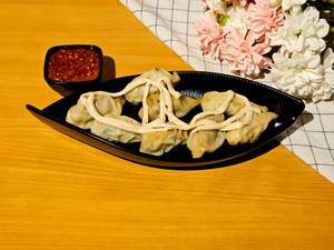 Chicken cheesy momos