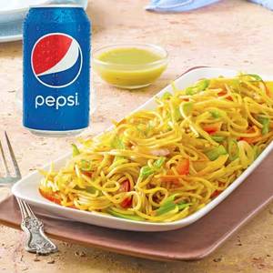 Veg Noodles With Pepsi Can