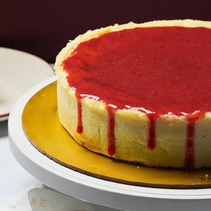 Strawberry San Sebastian Cheesecake - 850 Gms