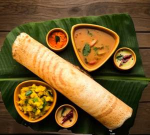 Masala  dosa with 3 type of chutney's & sambhar