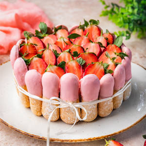 1 Kg Strawberry Tiramisu