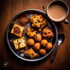 Mix Pakora With Kulhad Chai Flask