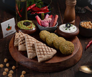 Hummus Pita Falafel Platter
