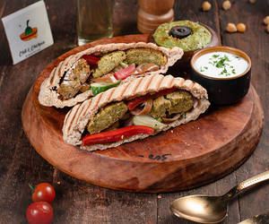 Falafal Pita Pockets With Hummus
