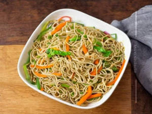 Hakka Noodles (veg)