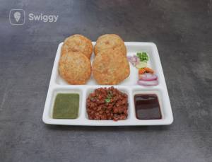 Sattu Kachori With Ghughni [4  Pieces] [Per Plate]