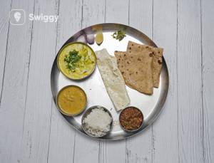 Classic Khamang Pithla Chappati Thali