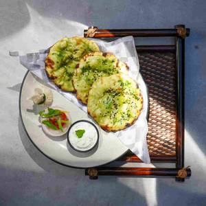 Cream Cheese Spinach Kulcha 2Pc