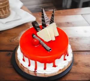 Vanilla Strawberry Cake