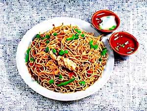 Doble egg chicken noodles