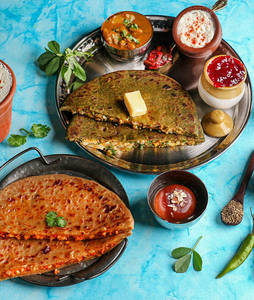 Aloo Pyaz Paratha Box