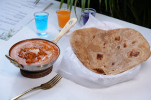 Butter Chicken And Roti Box