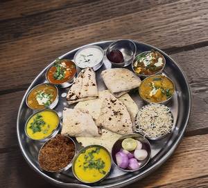 Special Ashapurii Thali