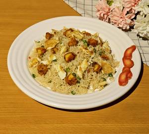 Chicken garlic rice with egg