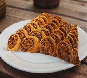 Bhakarwadi (250 gms)