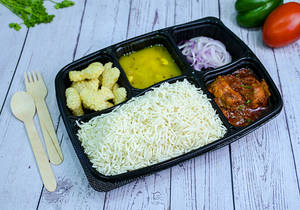 Steamed Rice With Chicken Curry