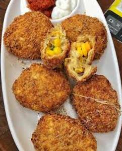 Corn & Cheese Gravy Momos